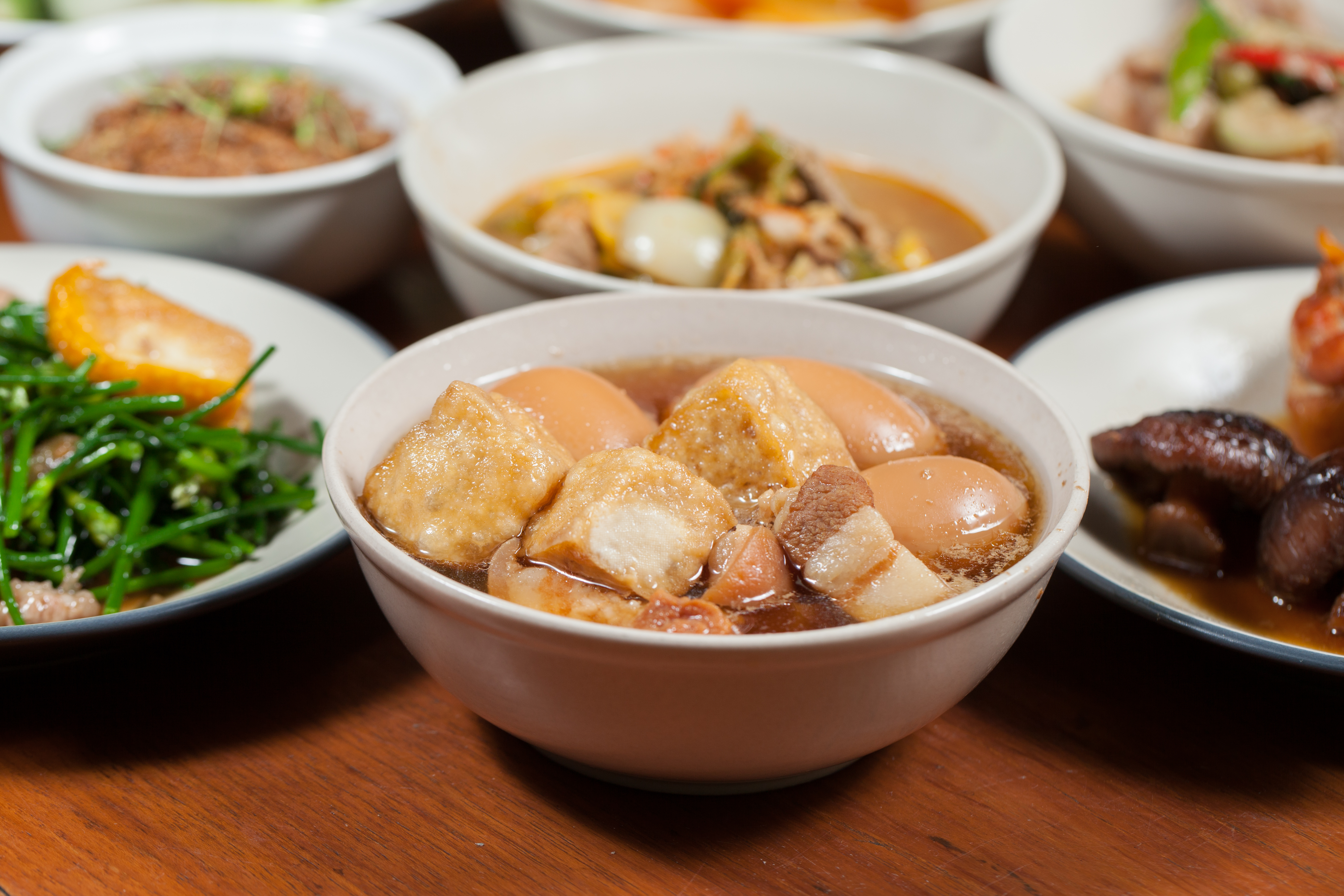 พะโล้ไข่และหมู